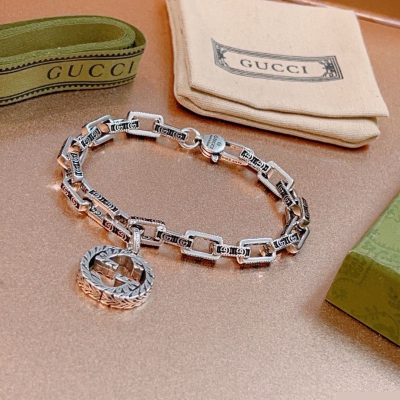 G*u*i bracelets